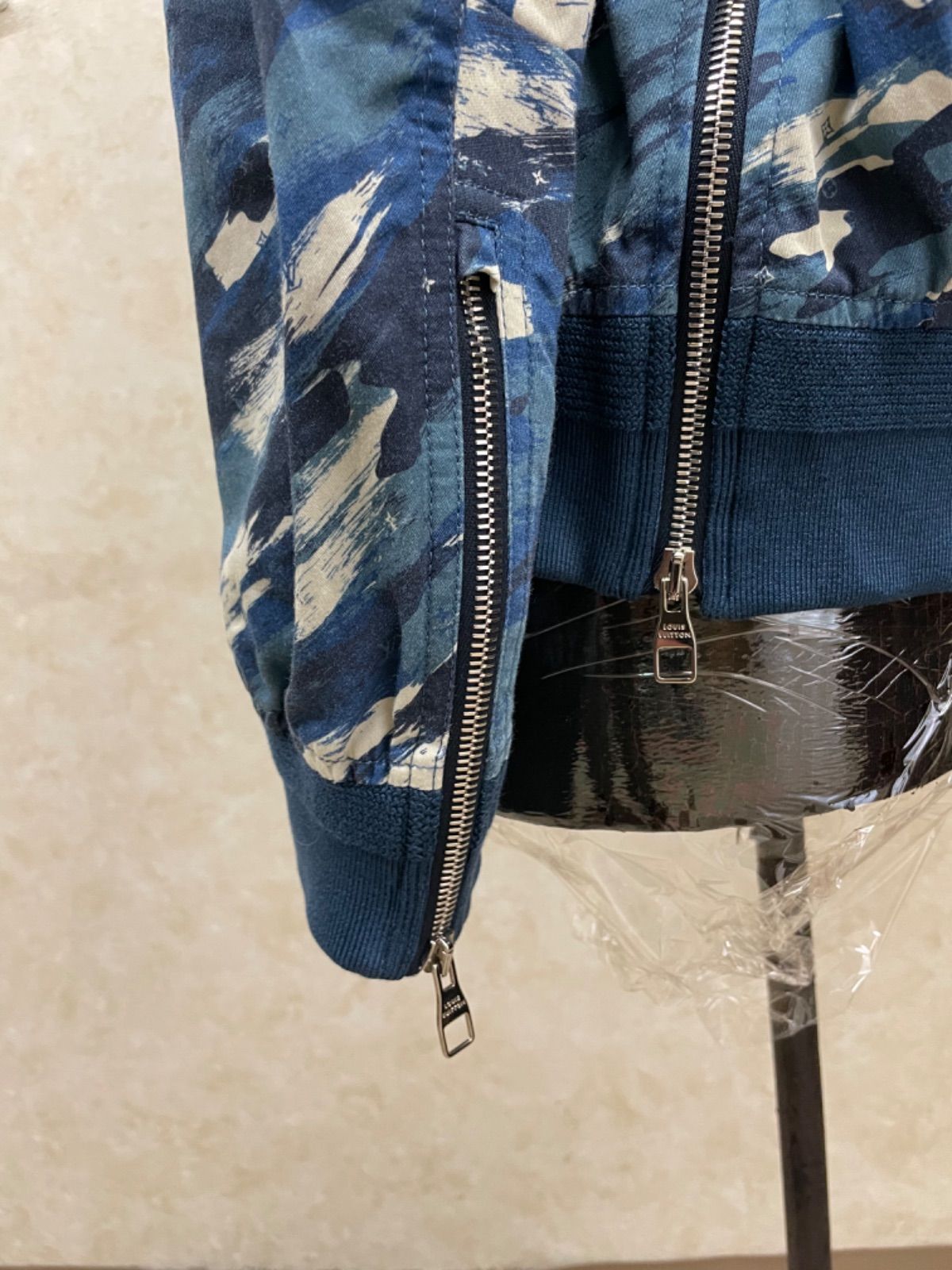 LOUIS VUITTON】ルイヴィトン ボンバージャケットVOLEZ VOGUEZ VOYAGED