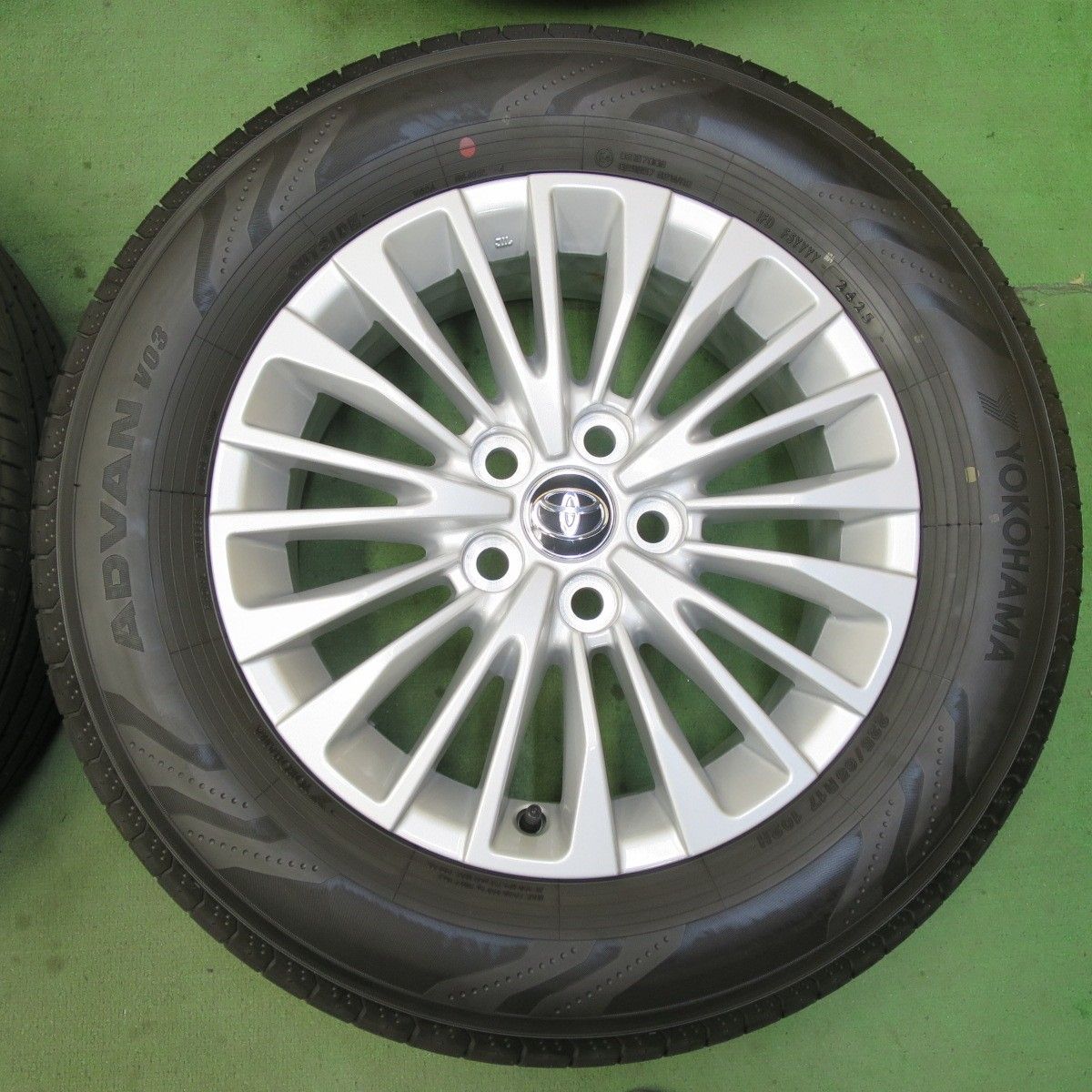 たかちゃん 美品★アルファード 225/55R19 純正装着タイヤ 40系 40アルファード 純正タイヤ 225/55-19 たかちゃん 美品