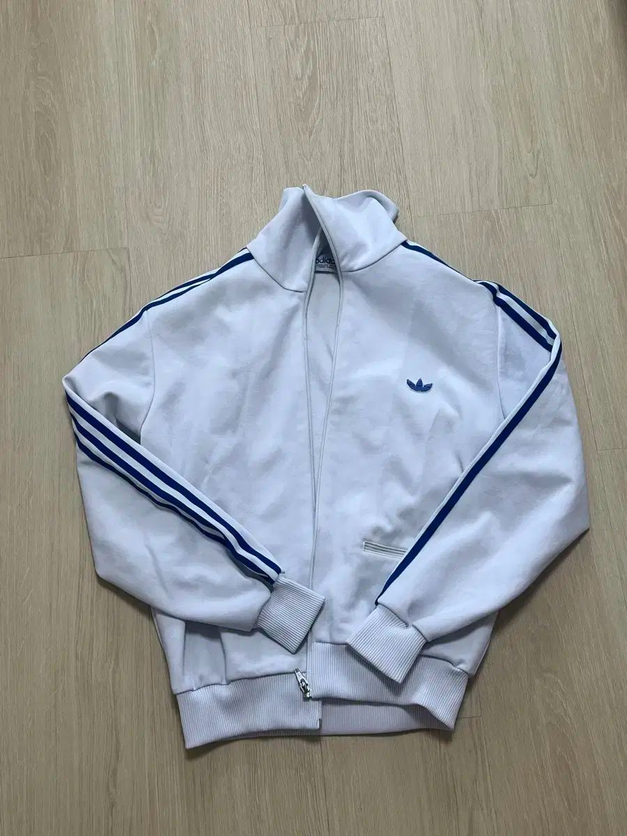 adidas アディダス