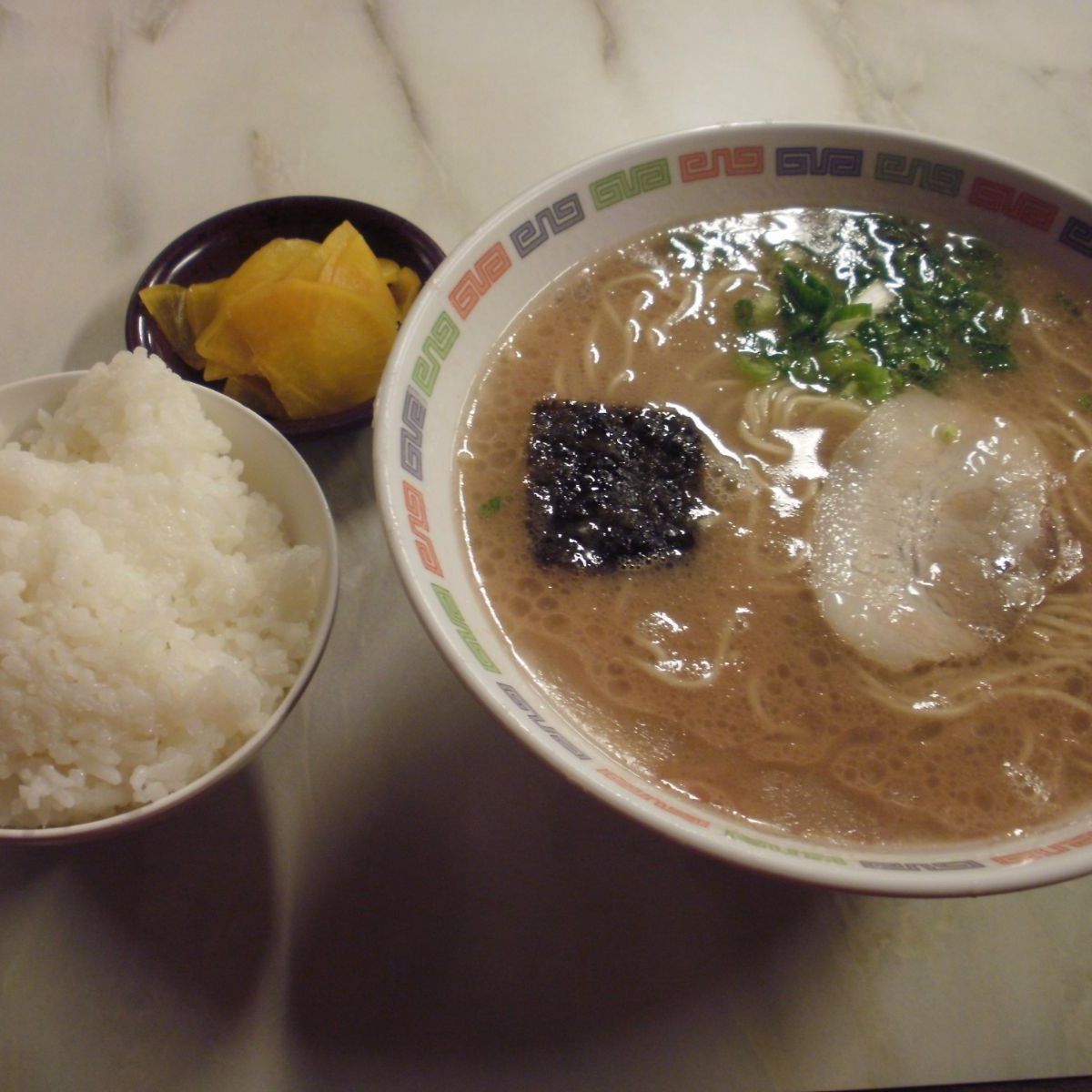 人気 おすすめ 旨いラーメン 丸星ラーメン サンポー食品本格久留米 濃厚豚骨棒ラーメン コッテリあっさり 海苔付き1217 - 加工食品