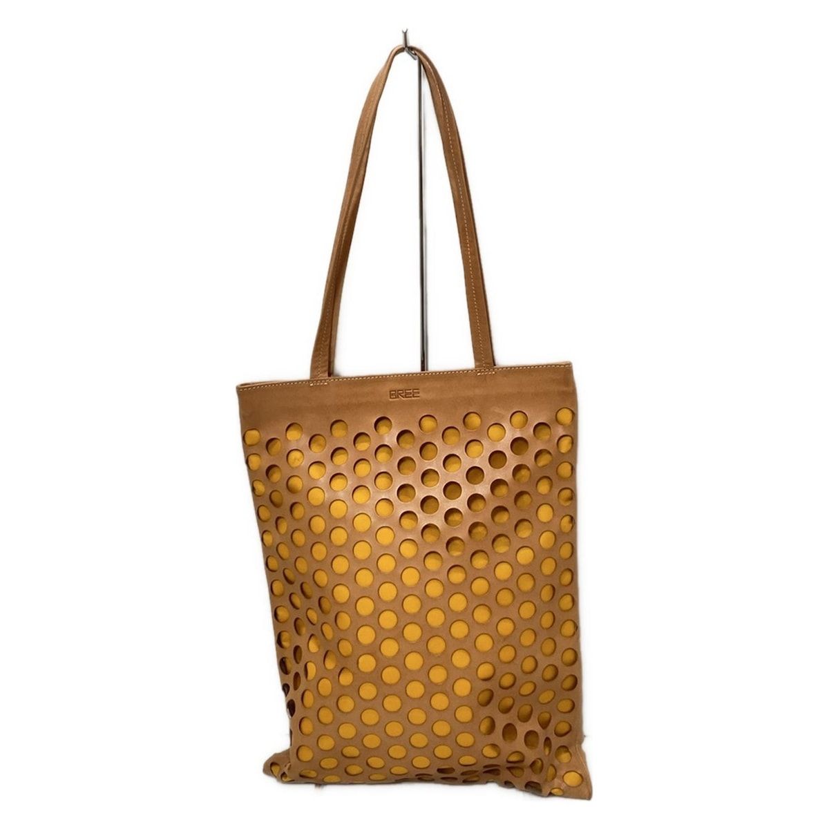 BREE ブリー ショルダーバッグ - ベージュ×ダークイエロー パンチング レザー