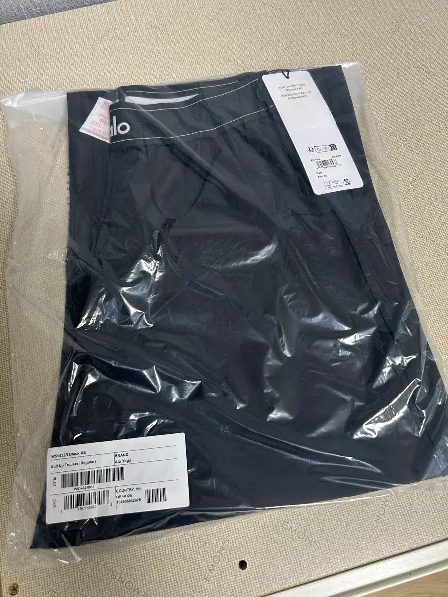 アーロ スーツアップ スラックス レギュラー 黒 xs