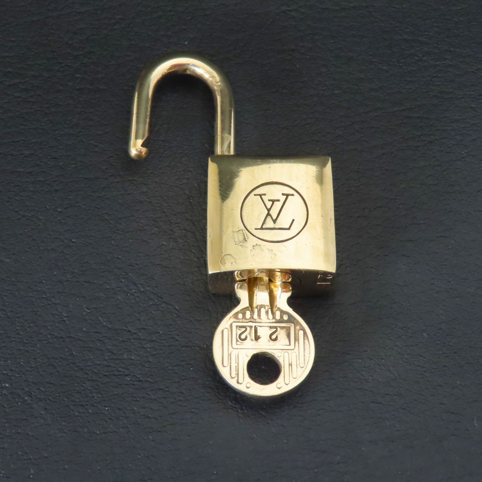 LOUIS VUIUON【ルイヴィトン】カデナ　パドロック　南京錠✕2　キー✕2 正規品 LOUIS VUITTON ルイヴィトン カデナ パドロック キー