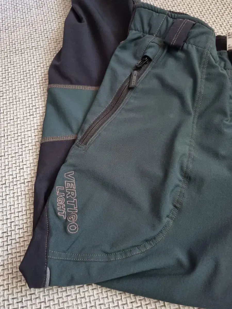 MONTURA モンチュラ