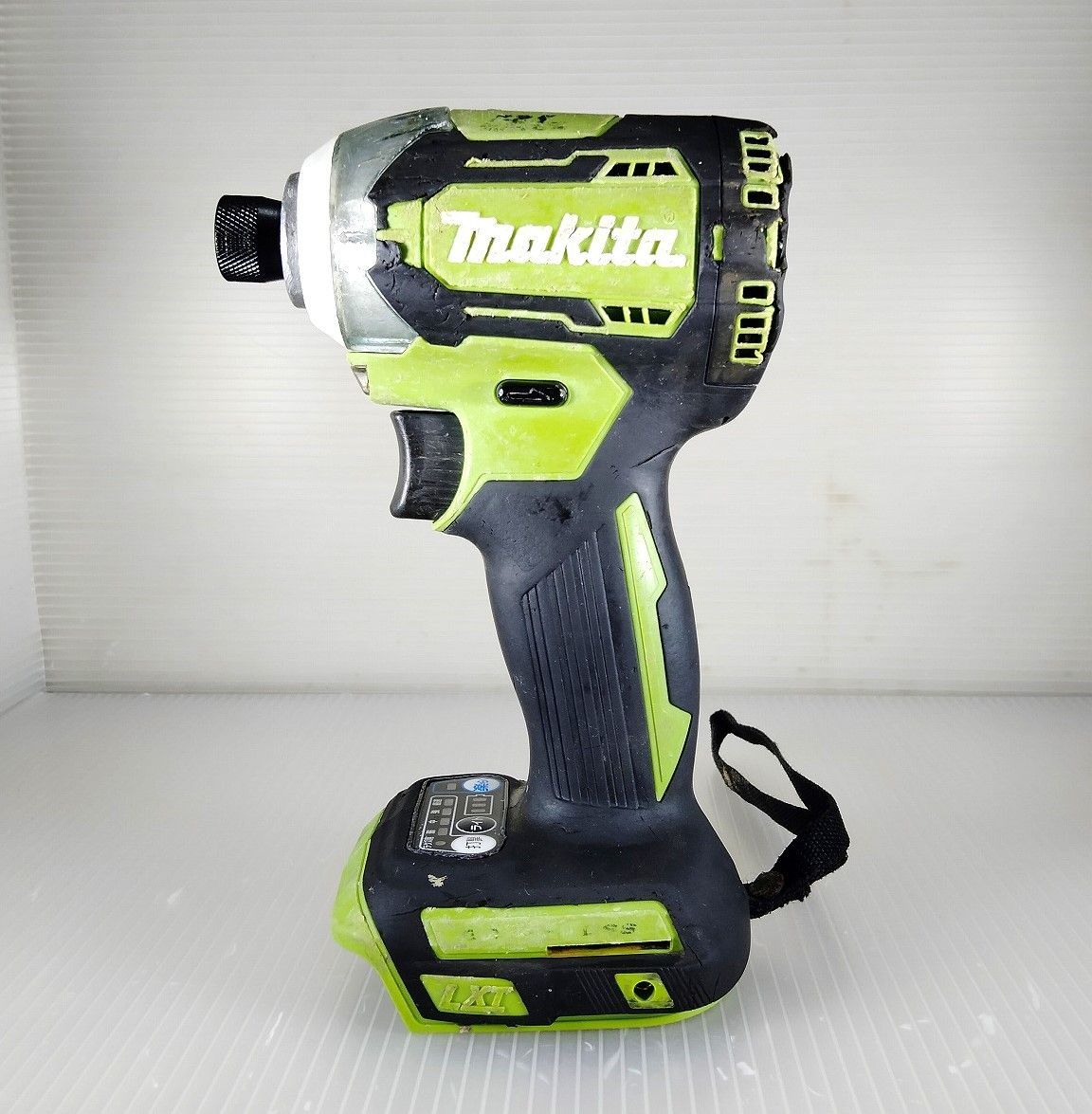 18V