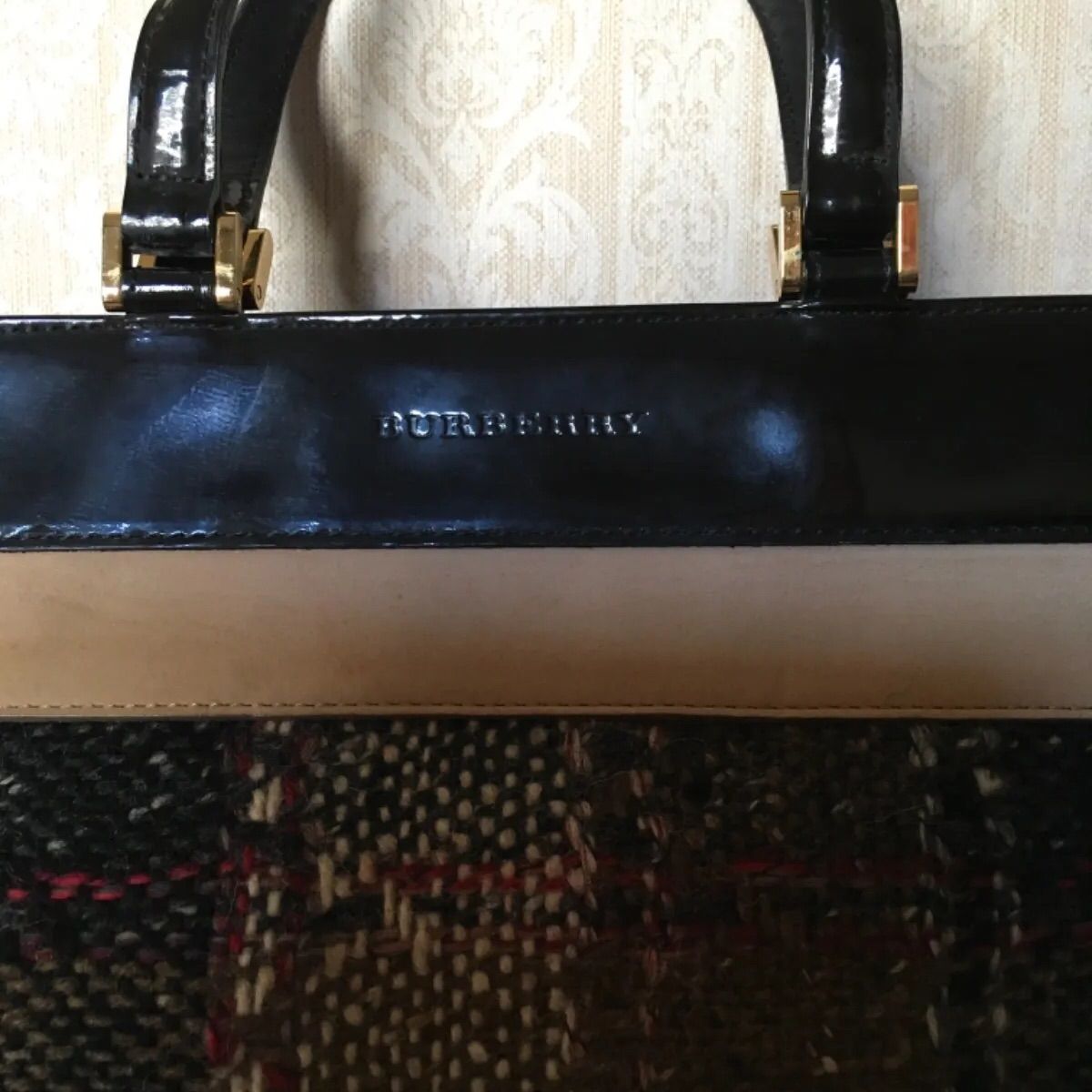 バーバリーツイード✖️エナメル黒バッグ最終お値下げいたしました 