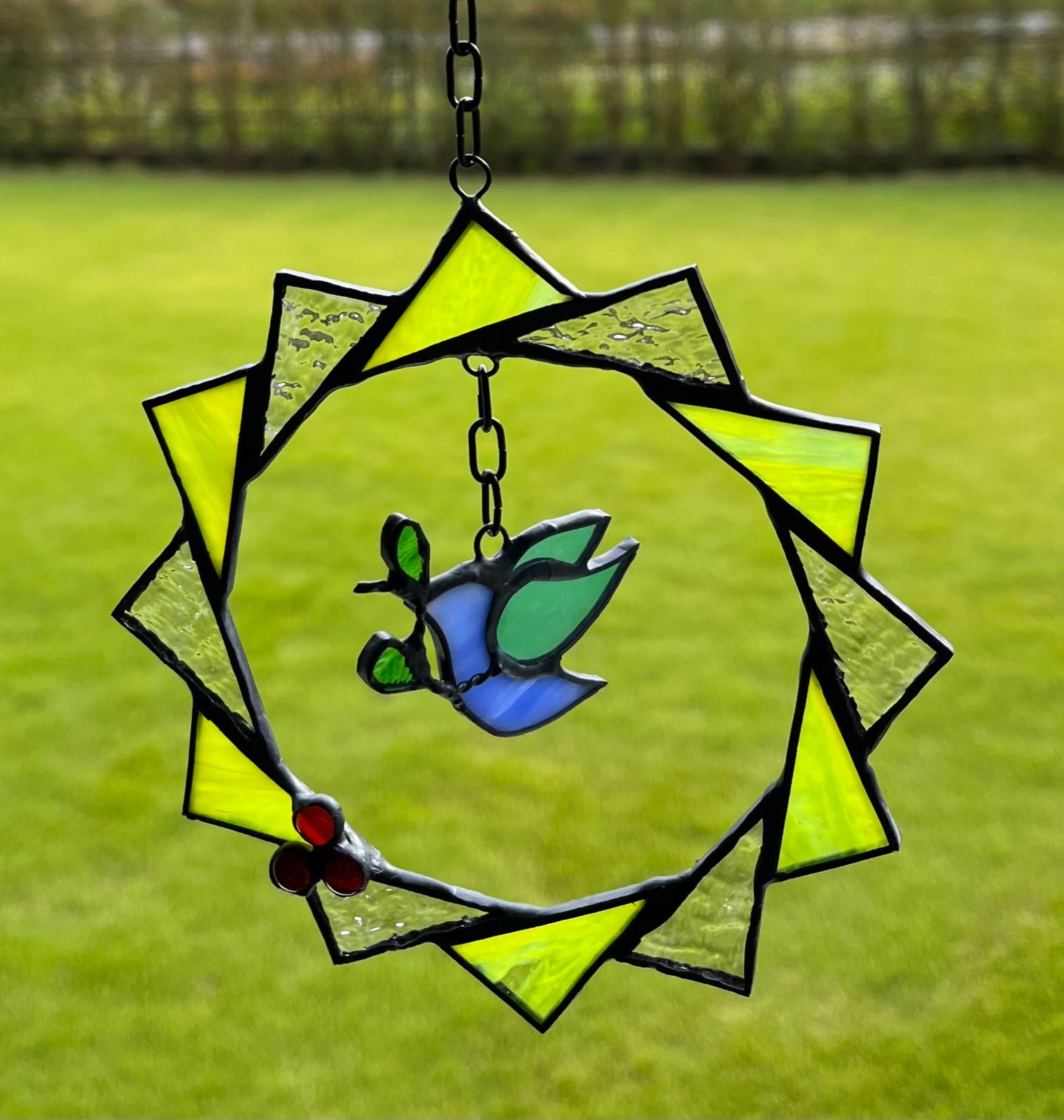 ステンドグラス 青い鳥とぶどうのサンキャッチャーパネル(スタンド付