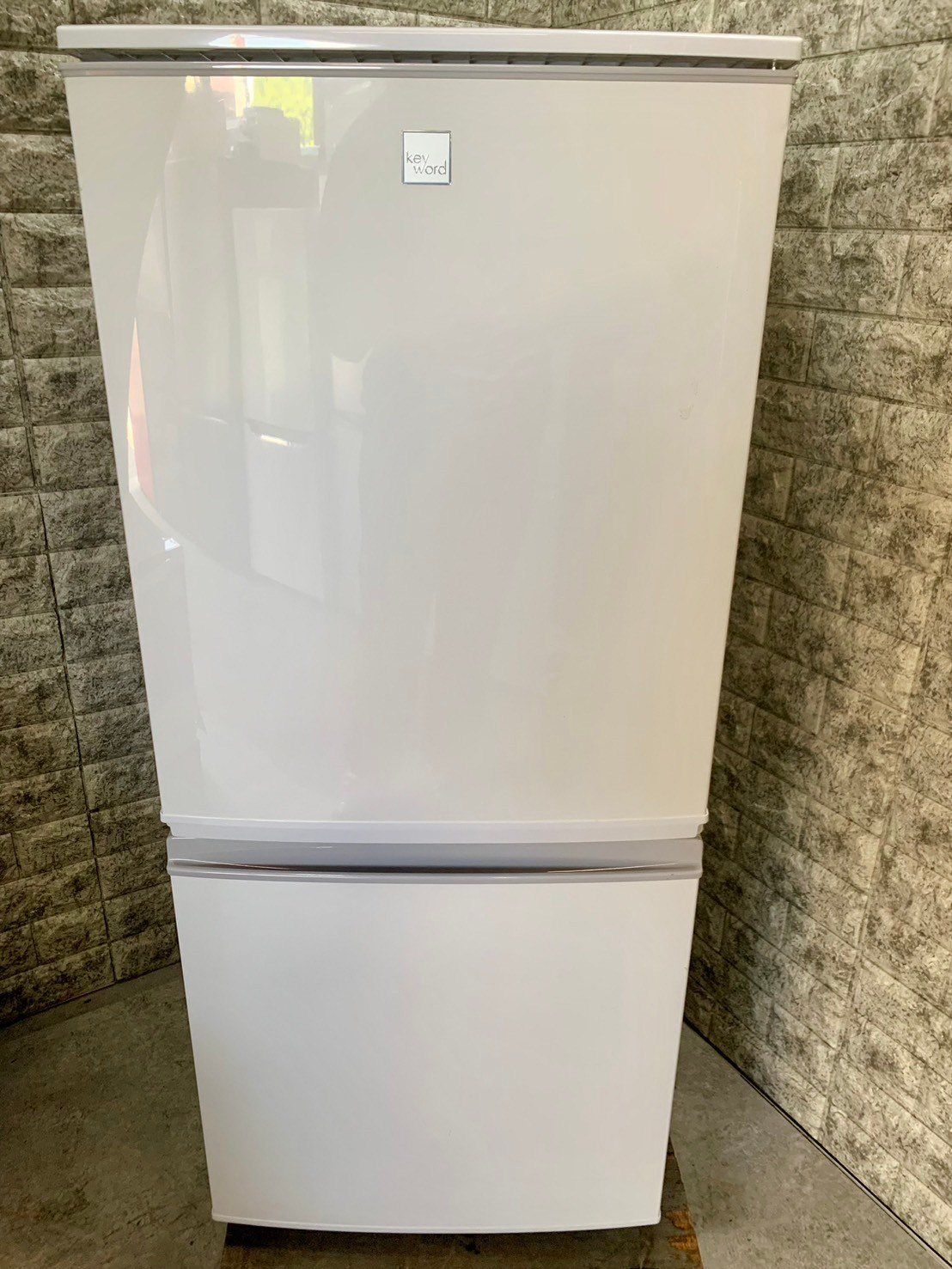 大阪送料無料☆3か月保証付き☆冷蔵庫☆シャープ☆2020年☆137L☆SJ