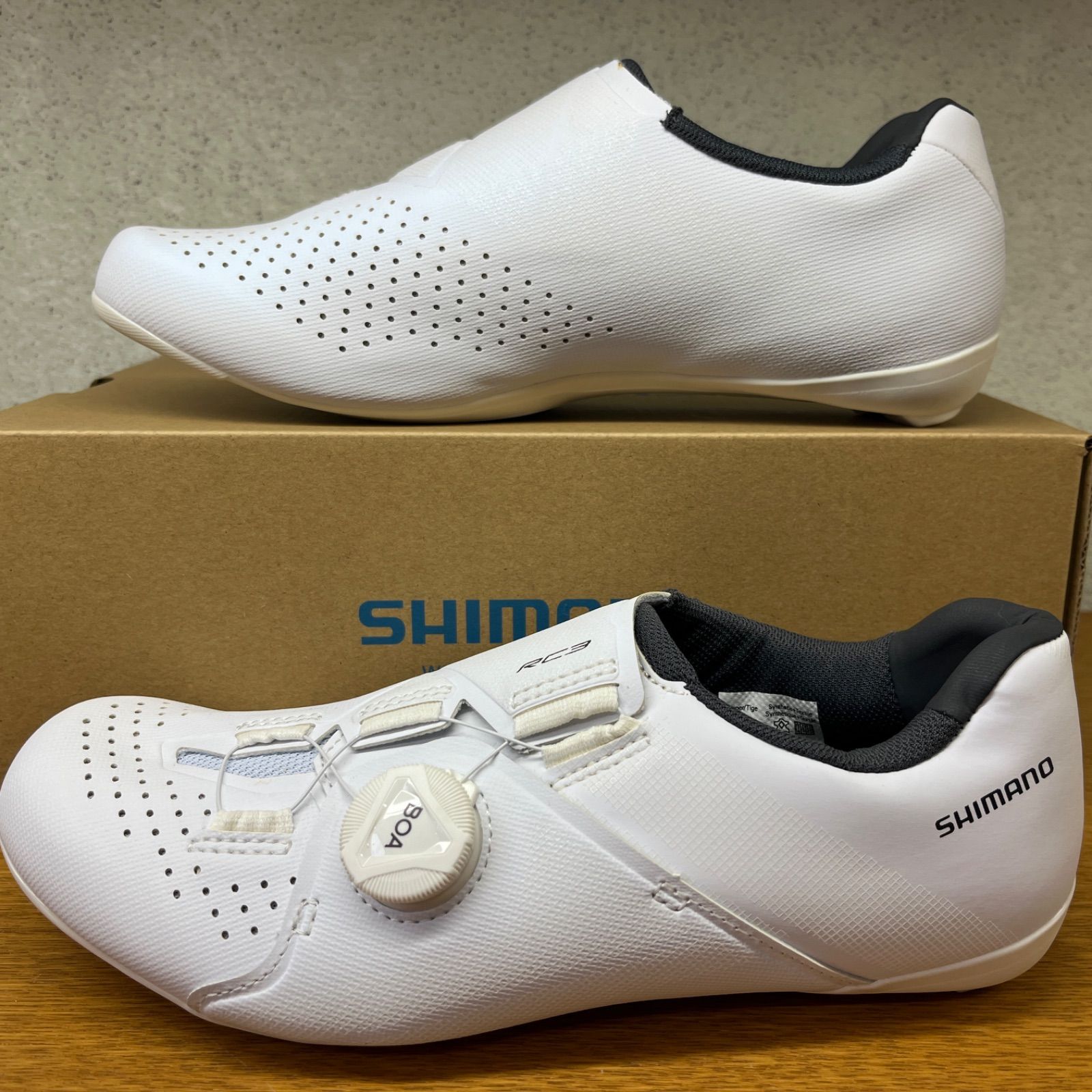 【未使用】 SHIMANO RC3 SH-RC300  白  【送料無料】 SHIMANO（シマノ）RC3ワイド（SH-RC300）SPD-SLビンディング