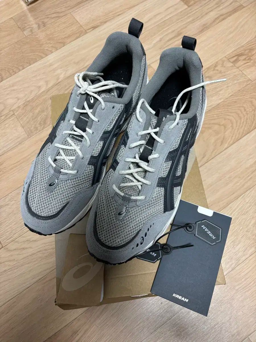 Asics(アシックス) ゲル 1090 v2 オイスター グレー 280