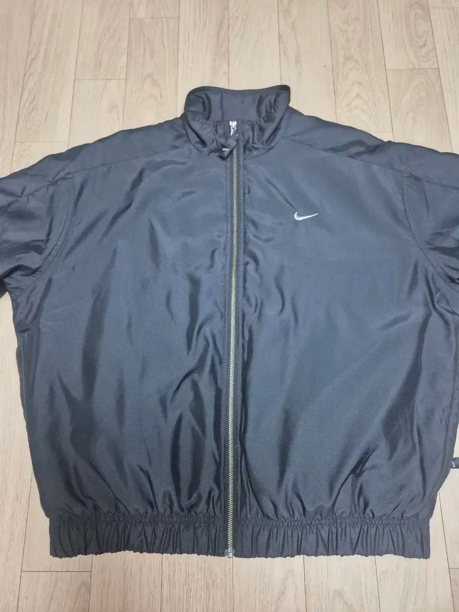 Nike(ナイキ） NRG ソロスウッシュ スウッシュ サテン ボンバー