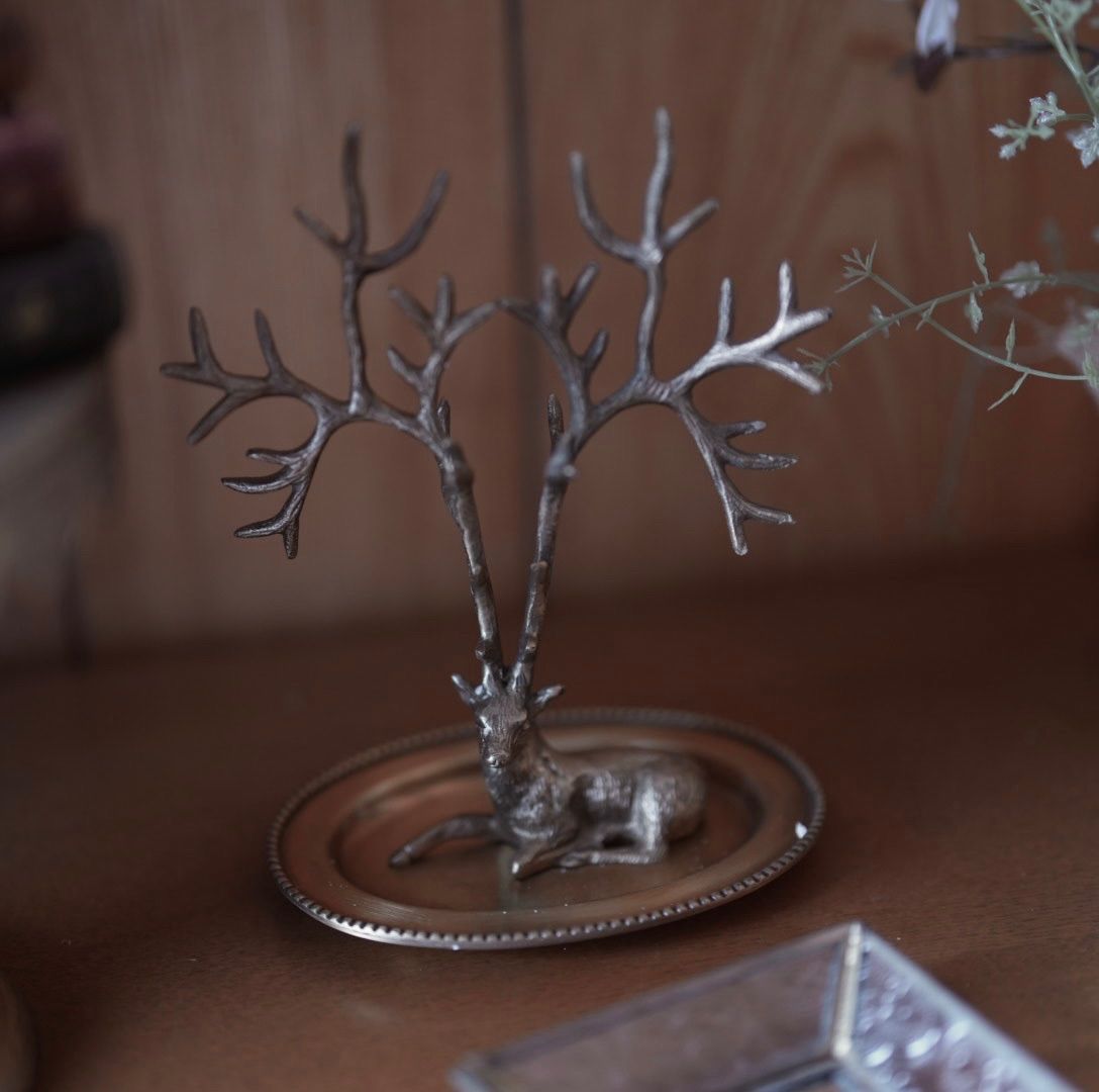 鍋島大五作 白磁馬 縁起物 干支 ウマ うま 置き物 陶器 インテリア