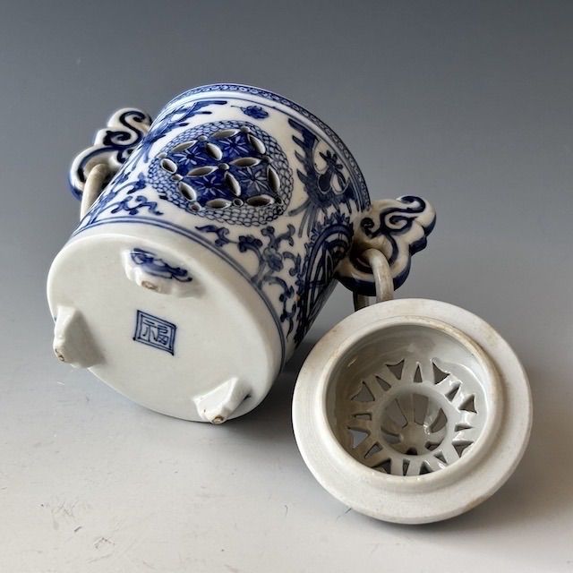 染付　耳付　香炉　七宝透かし　遊環　九谷焼　幡山堂　共箱　香櫨　骨董　陶芸 染付 耳付 香炉 七宝透かし 遊環 九谷焼 幡山堂 共箱 香櫨 骨董