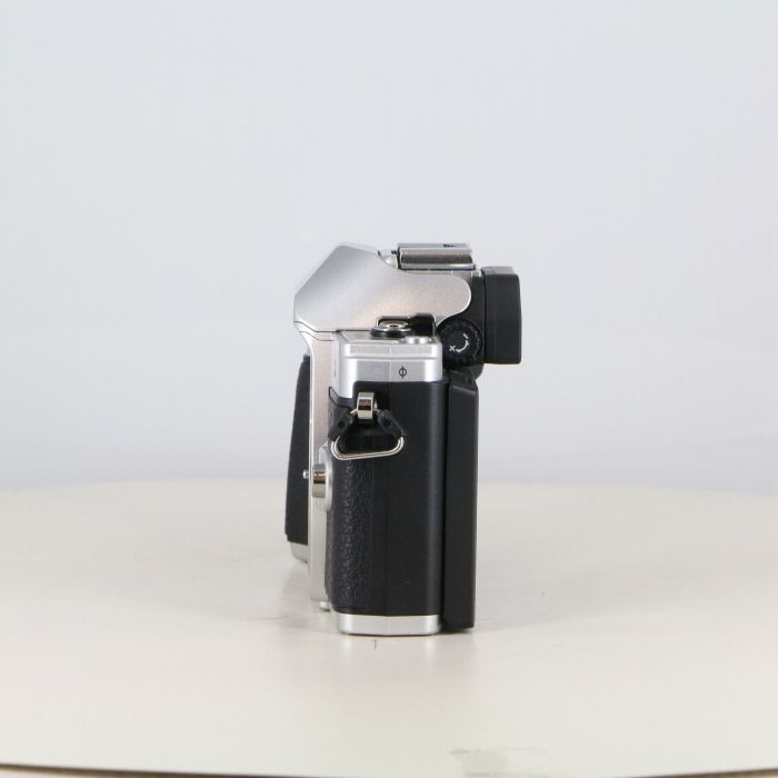 中古】(オリンパス) OLYMPUS OM-D E-M10MarkIII ボディ シルバー 中古