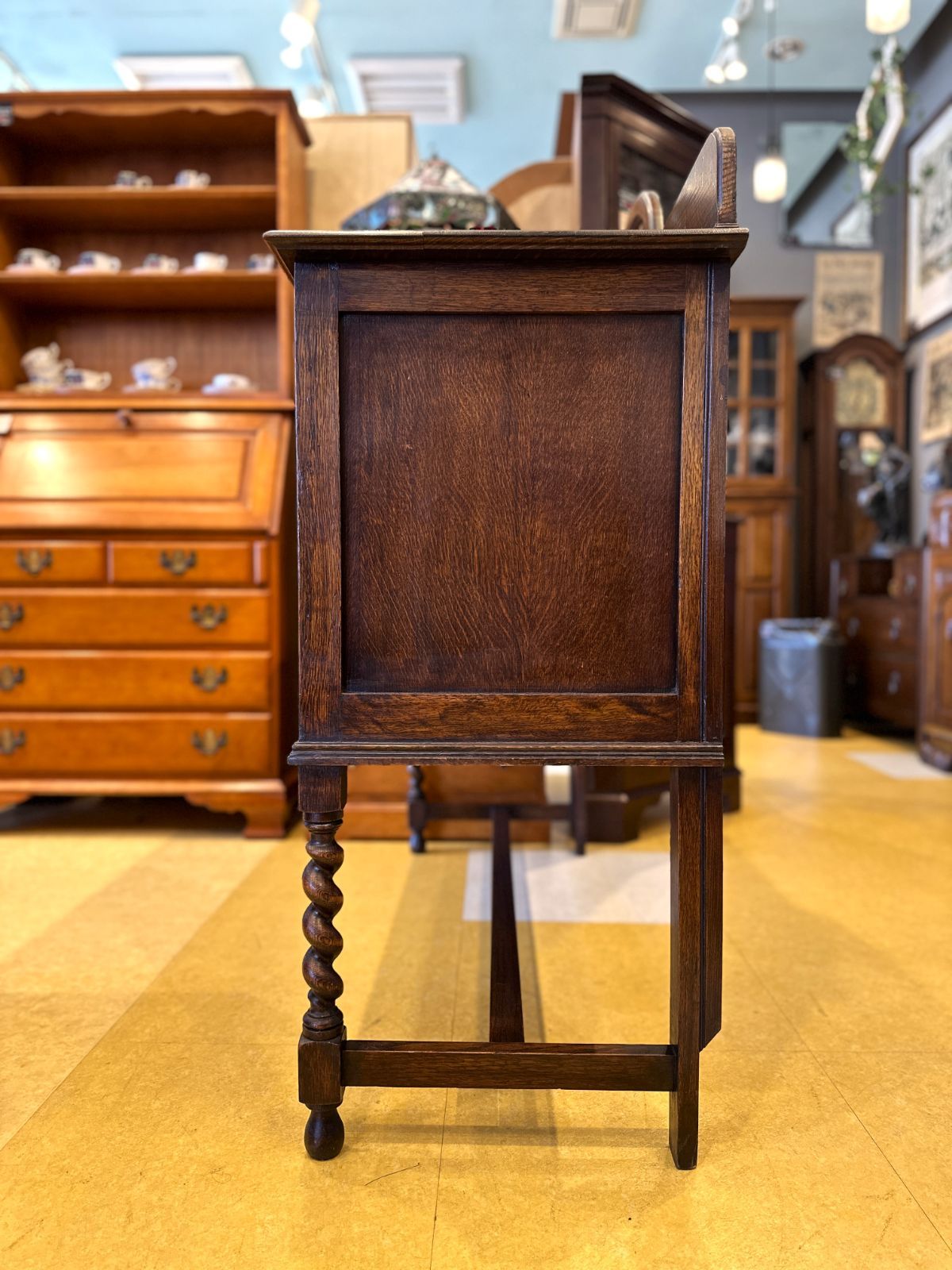 5A24 イギリスアンティーク ツイストレッグミラーバックサイドボード キャビネット MARWIL-DEMENAGEMENTS_CH