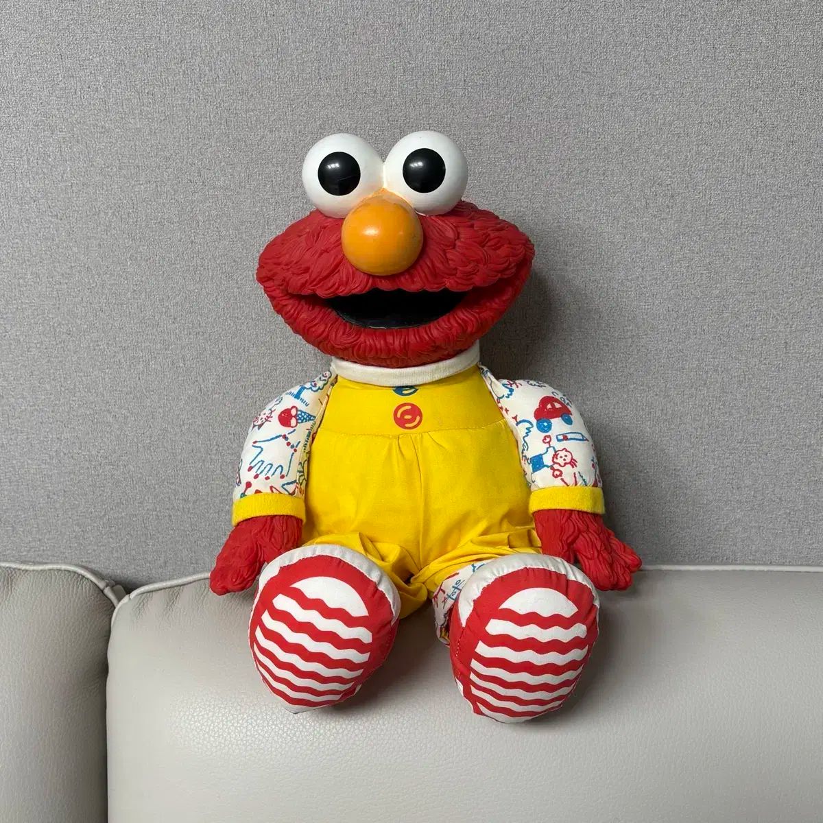 【雷市場（ポンジャン）商品韓国直送】 黄色 服 クラッド 幼稚園児 エルモ 人形