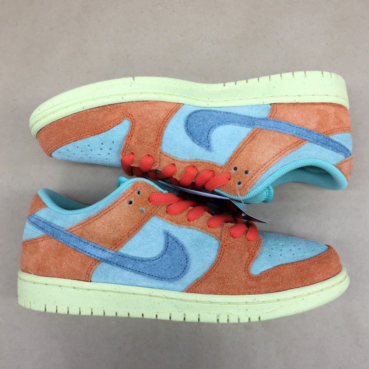 未使用 NIKE SB DUNK LOW PRO PRM Orange and Emerald Rise 未使用 NIKE SB DUNK LOW PRO PRM Orange and Emerald Rise