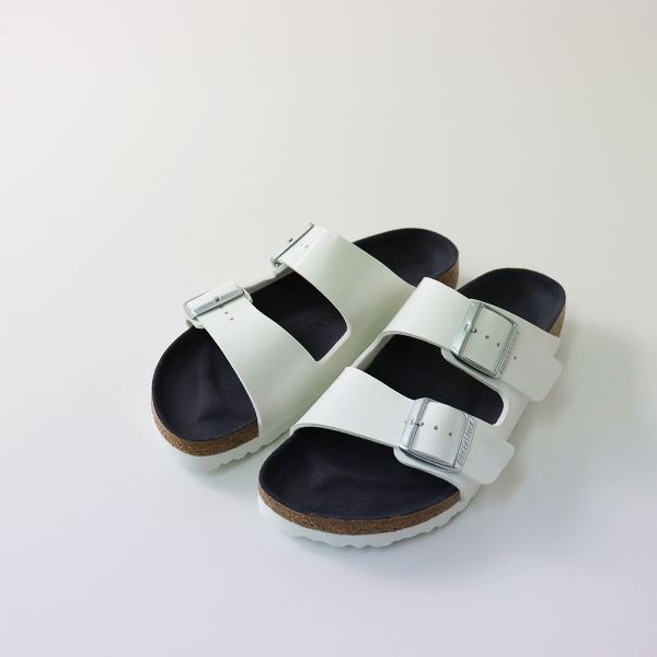 試着 美品 BIRKENSTOCK ビルケンシュトック Arizona アリゾナ エナメル ベルト フラットサンダル  24.5cm/ホワイト白【2400013372510】