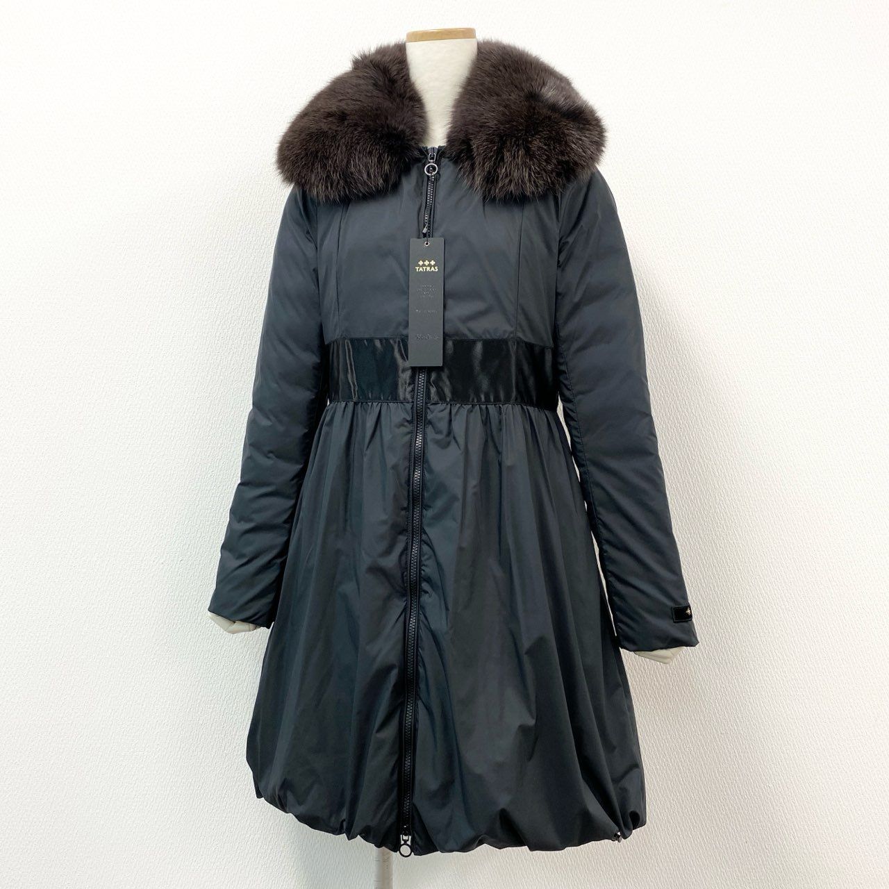 【中古】 TATRAS ダウンコート ファー付き 9h4《未使用品》タグ付 TATRAS タトラス ASTEROIDE ダウン