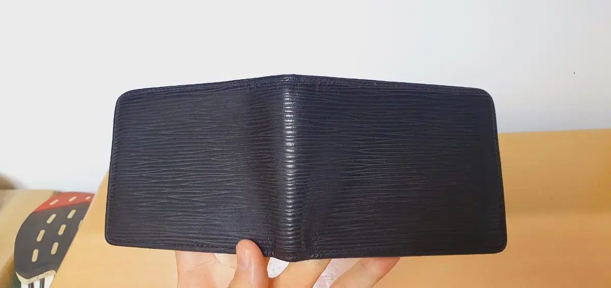 ルイヴィトン エピ 二つ折り財布 ポルトフォイユ・ミュルティプル ルイ