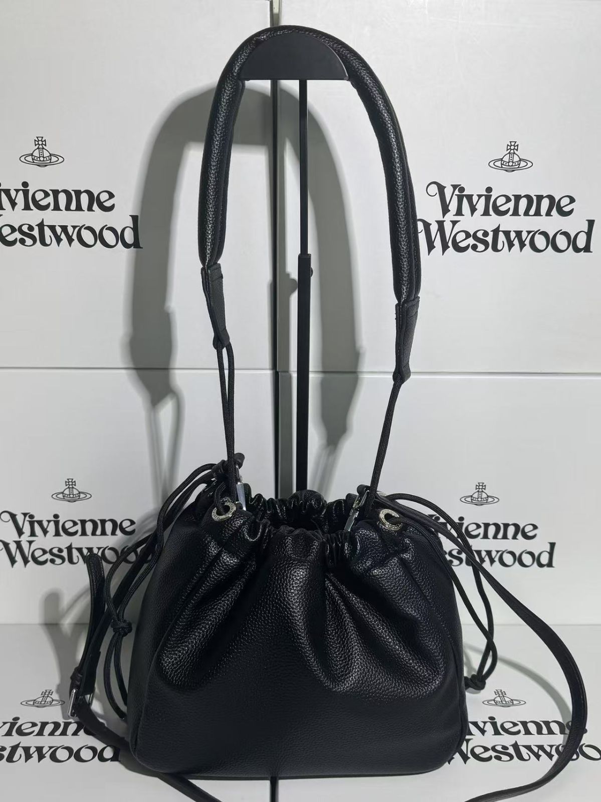 ☆人気☆【Vivienne Westwood】☆ロゴドローストリングバッグ☆ ☆人気☆【Vivienne Westwood】☆ロゴドローストリングバッグ