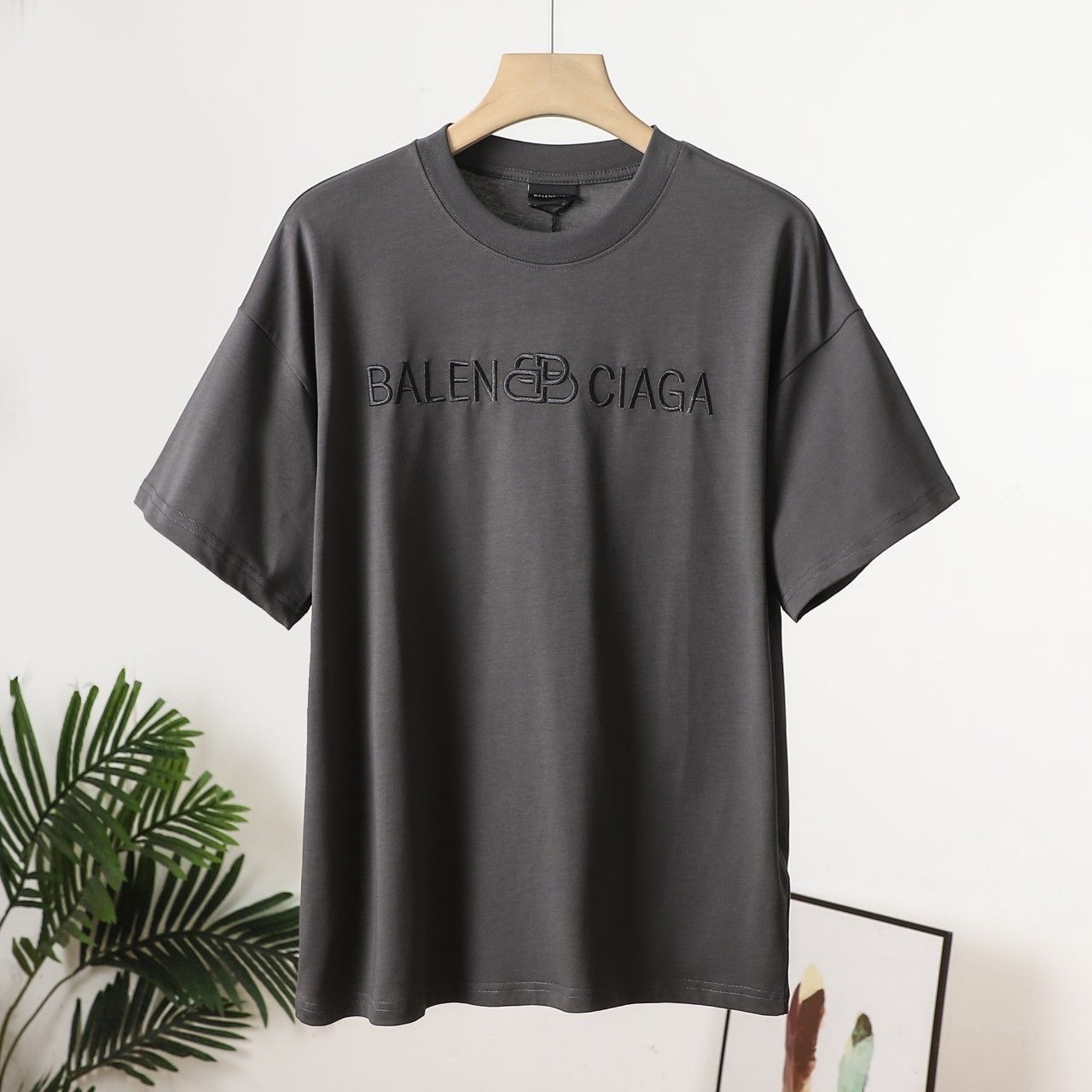 オシャレなクロップド丈!!【BALENCIAGA】バレンシアガ Tシャツ 三越伊勢丹 | BALENCIAGA/バレンシアガ通販 | ウィメンズ I LOVE