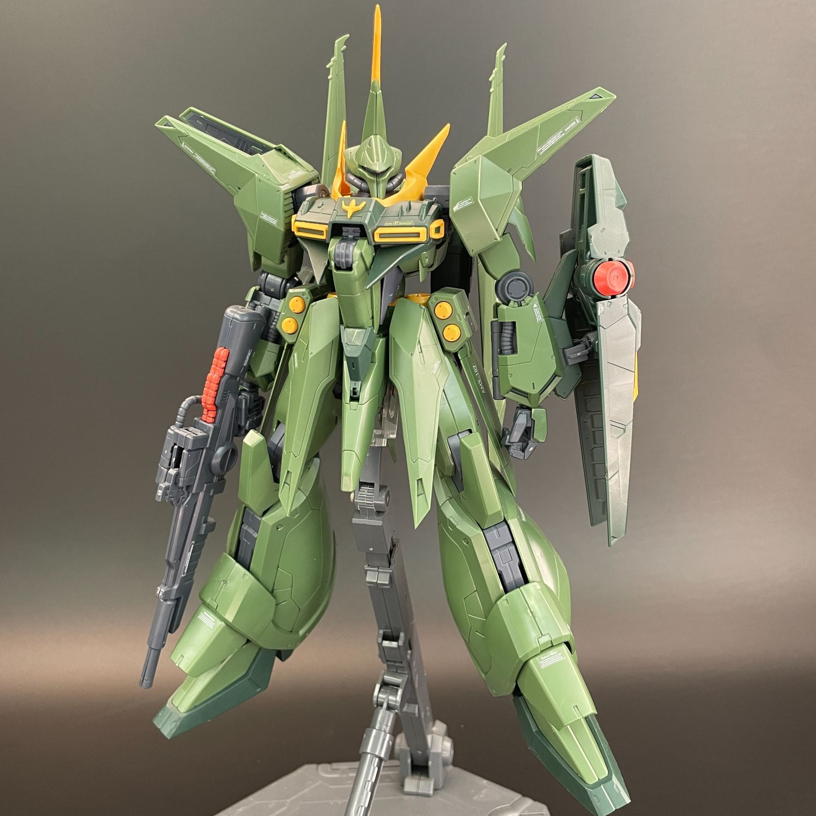 ガンプラ 品 キズ ほこり RE 100 1 100 バウ量産型 バンダイ ガンダム 完成品 組立済み 1403