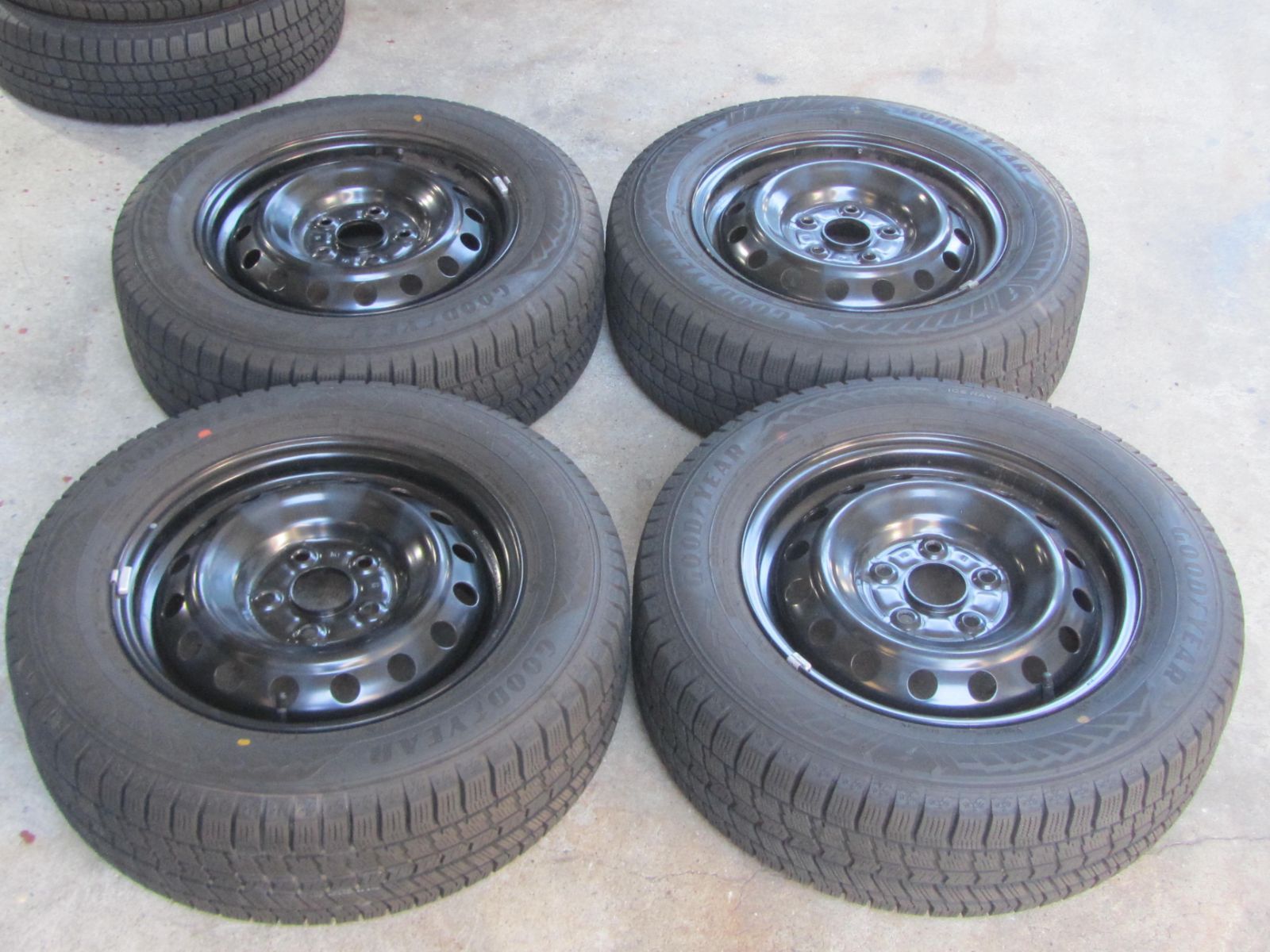 2024年製タイヤ】195/65R15 スタッドレス グッドイヤー アイス