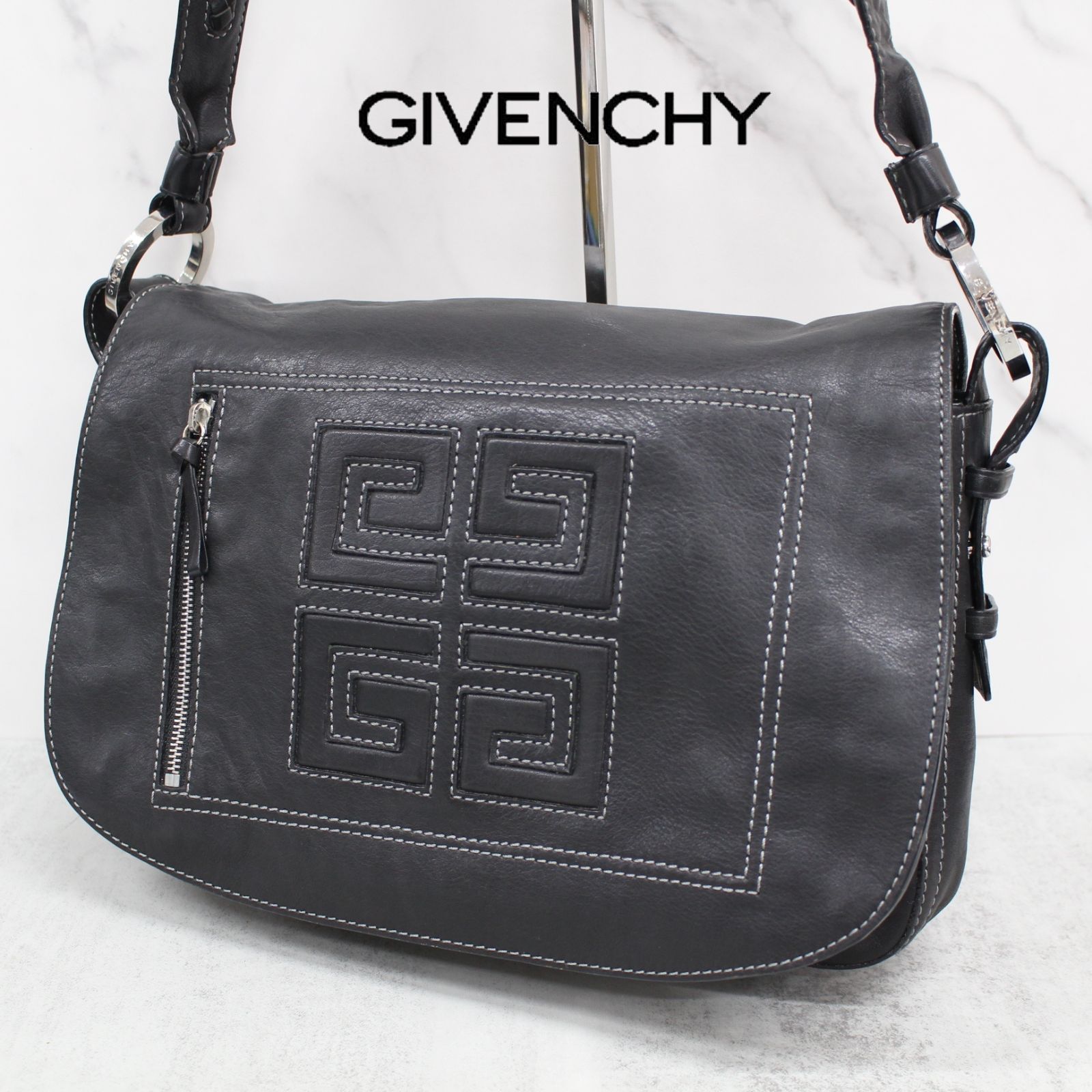 S005)GIVENCHY ビッグロゴ メッセンジャーバッグ ブラック レザー 斜め 