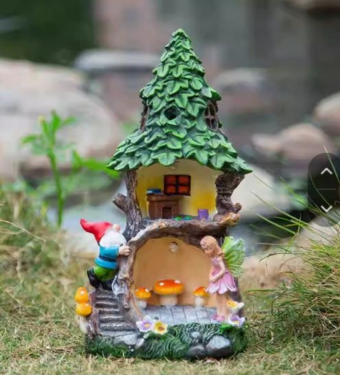 ツリーハウス ソーラーライト 太陽光 かわいい 幻想的 フェアリー 置物 ソーラーフェアリーハウス 樹脂 ノーム ミニチュアフィギュア 屋外装飾 ソーラーパワー ガーデンライト 庭 芝生用 ツリー オーナメント