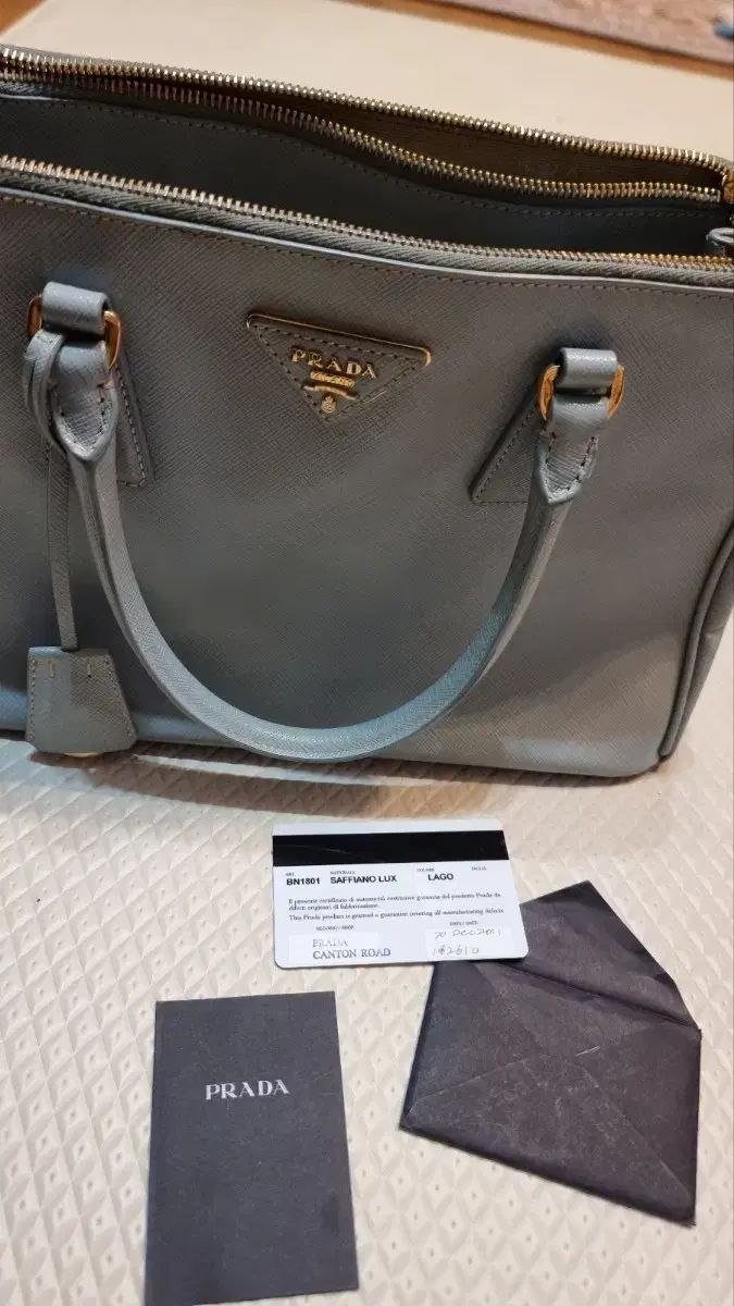 プラダ サフィアーノバッグ