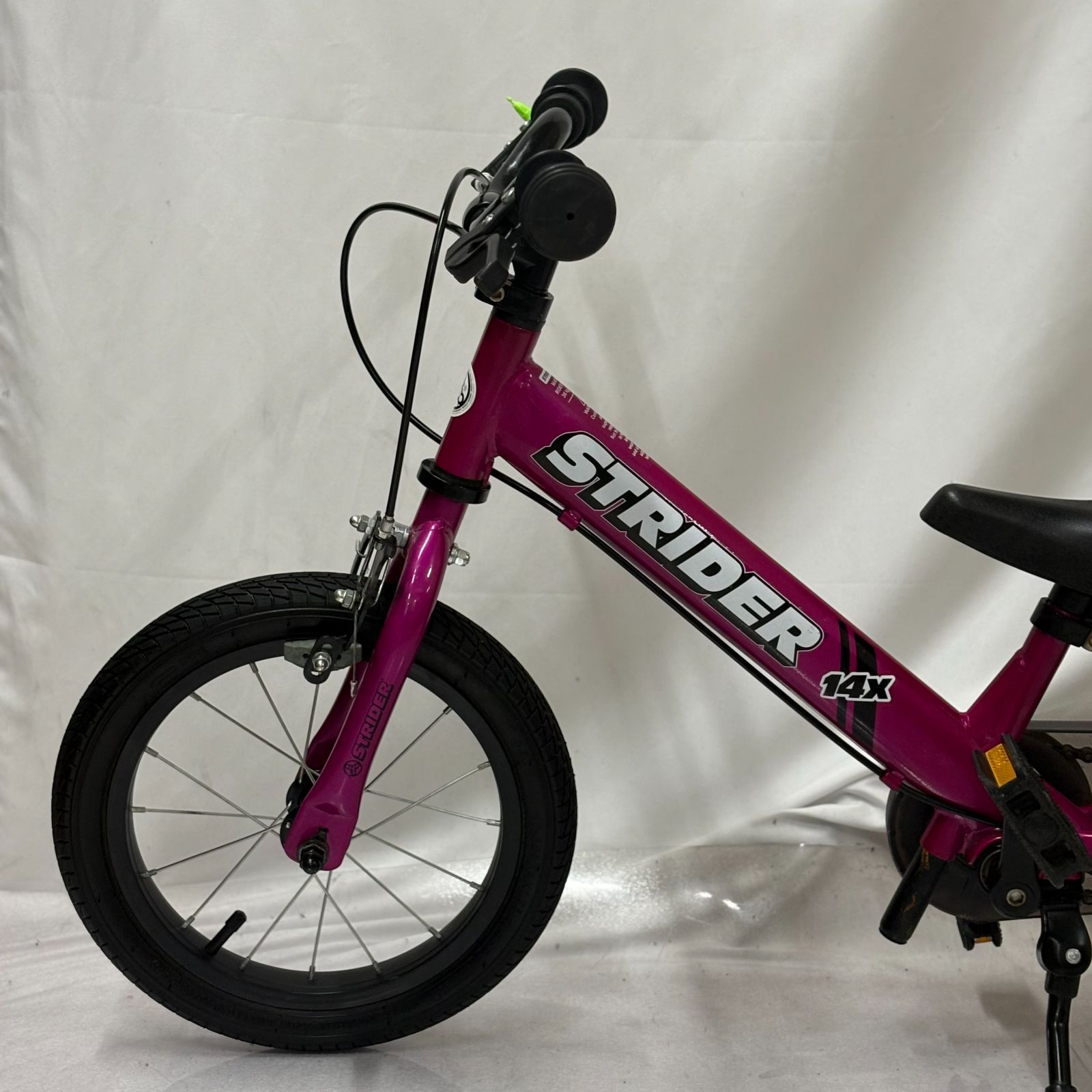 【美品！付属品完備】キッズバイク STRIDER 14インチ フューシャピンク STRIDER ストライダー 14インチ フューシャ ピンク キッズバイク