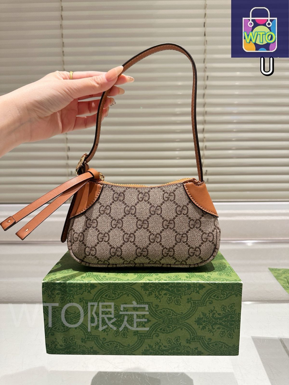 GUCCI グッチ　Gジャン　美品 GUCCI グッチ ジャンボGG 100周年 モノグラム柄 ジップパーカー