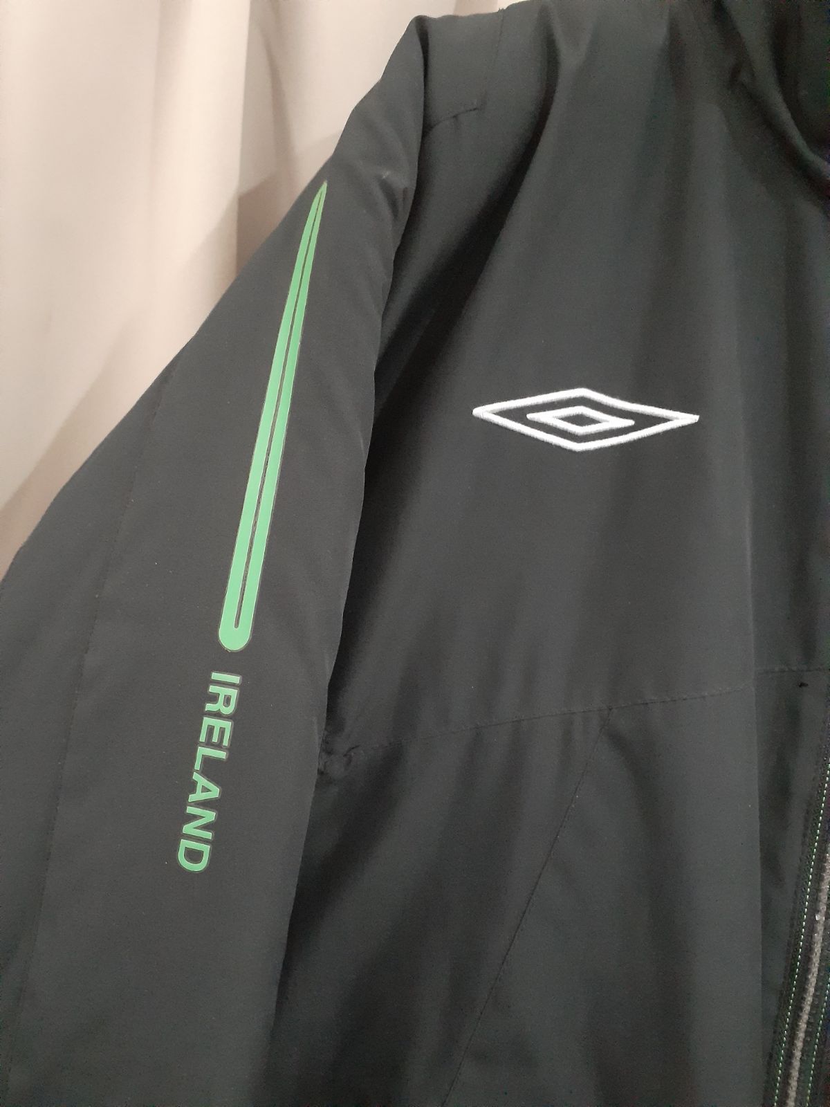UMBRO アイルランド代表 中綿入 ウォーマー ハーフコート ジャケット 
