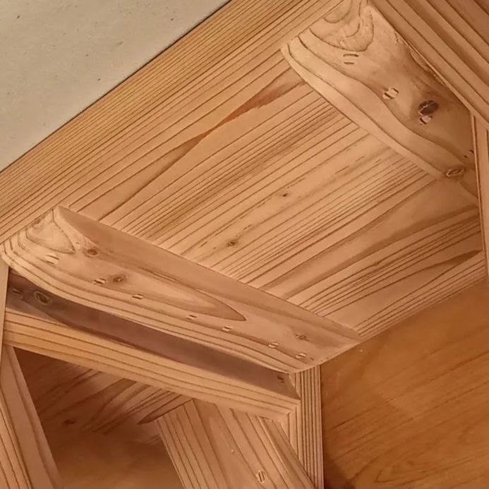 どっしり8本脚テーブル