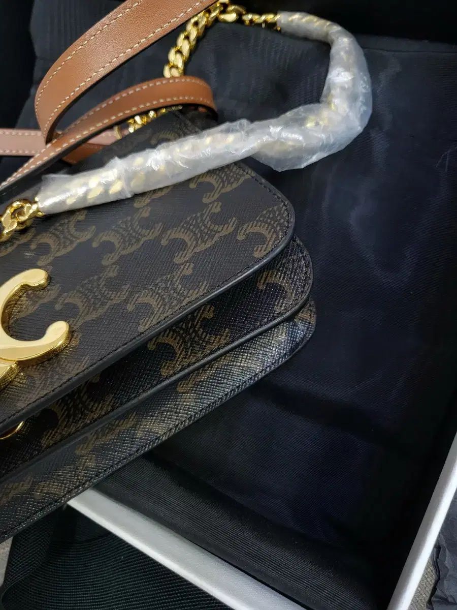 Celine マルチポシェット