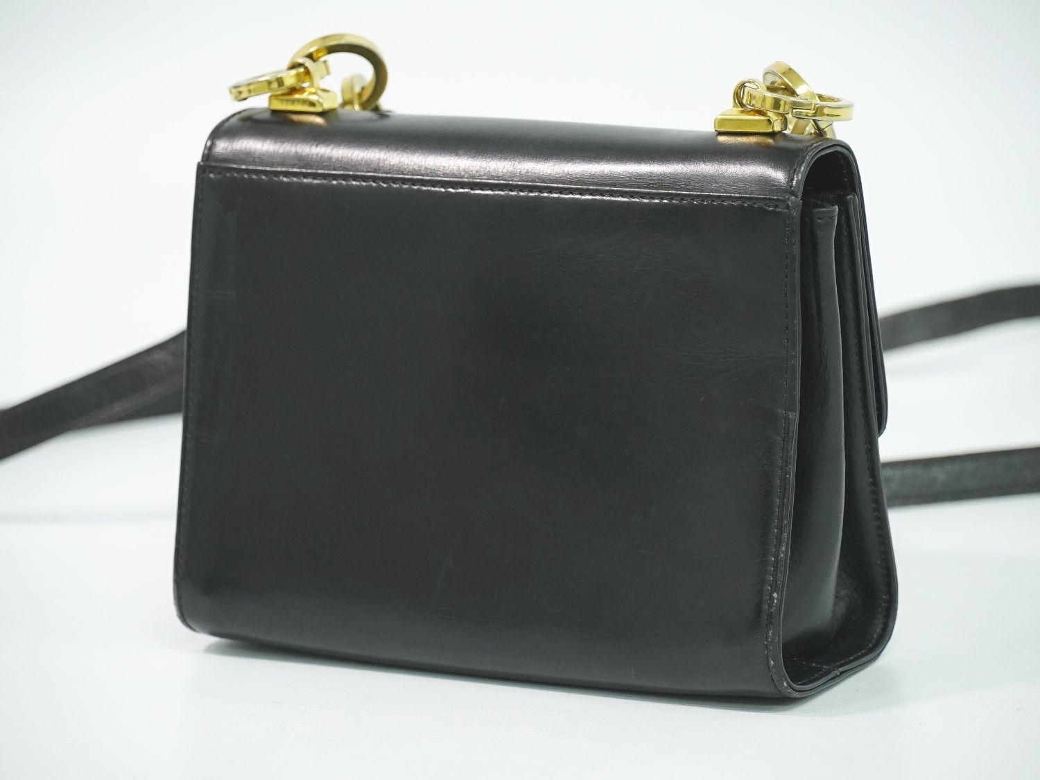 本物 サルヴァトーレ フェラガモ Salvatore Ferragamo ガンチーニ ミニ ショルダーバッグ ポシェット レザー ブラック Gancini バッグ 中古 本物 サルヴァトーレ フェラガモ Salvatore Ferragamo ガンチーニ ミニ