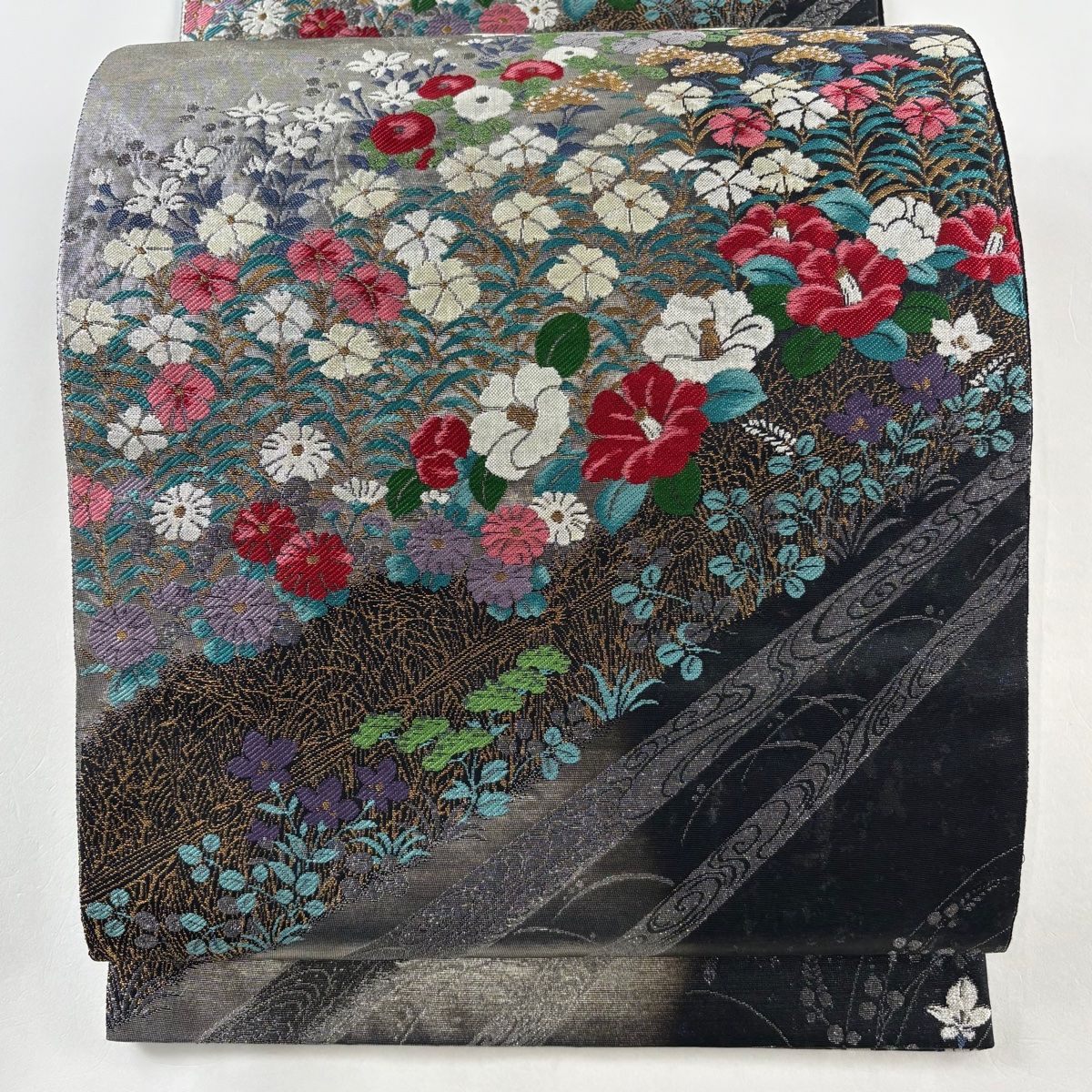 袋帯 美品 秀品 椿 草花 金糸 箔 黒 六通 正絹 【中古】 - メルカリ