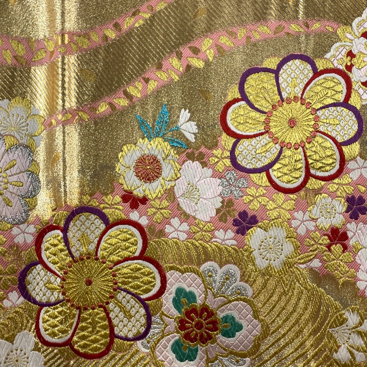 袋帯 秀品 菊 葉柄 金糸 箔 赤 六通 正絹 【中古】 袋帯 秀品 葉柄 【 袋帯 花柄 金糸刺繍 ベージュ　紅葉　菊　牡丹　六通