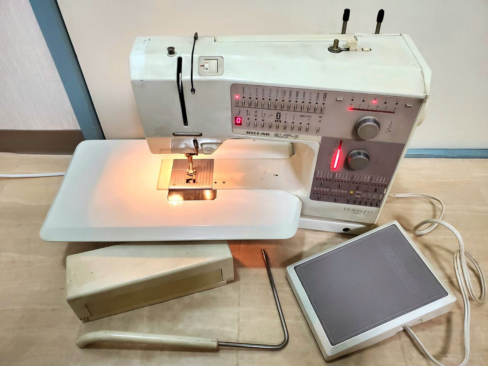 ☆リッカー ホリデーヌ1240 (ベルニナ)ジャンク品☆ R ICCAR ☆リッカー ホリデーヌ1240 (ベルニナ)ジャンク品☆ R ICCAR