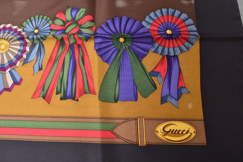 【美品】　GUCCI グッチ　スカーフ　ロゼットリボン柄　カレ 美品】GUCCI グッチスカーフロゼットリボン柄カレ