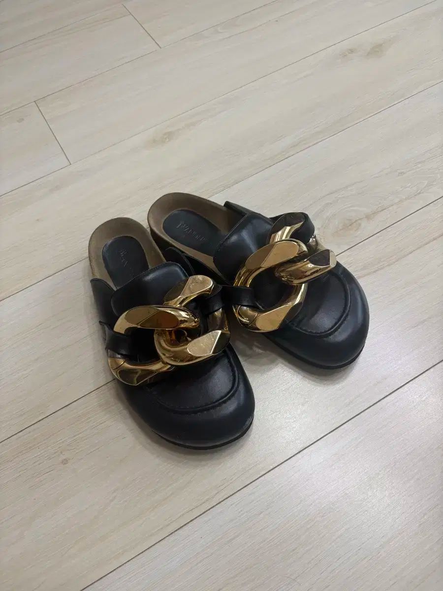 ショップ jwKinloch Andersonボールドチェーンミュール 38 JW Anderson