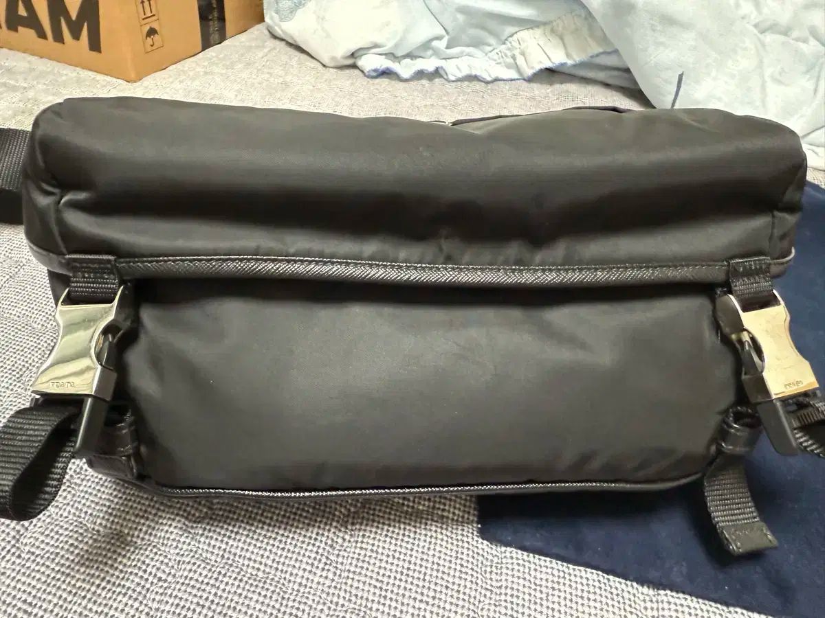 ショルダーバッグ ミディアム