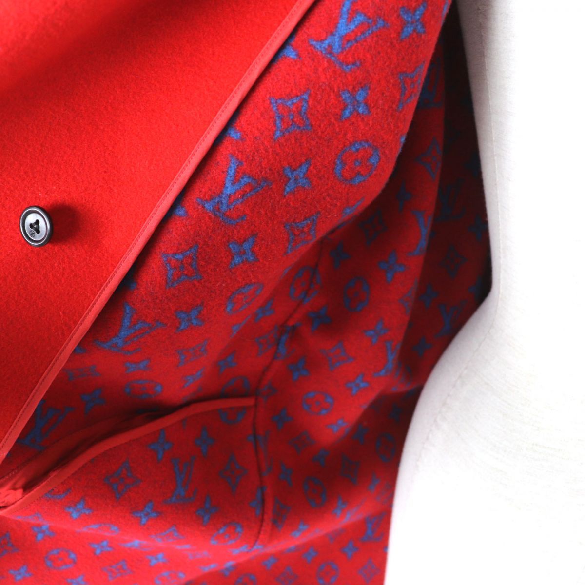 LOUIS VUITTON★ロングコート34★ 裏モノグラム柄★ロゴレザーベルト 楽天市場】極美品 LOUIS VUITTON ルイヴィトン 23年製 襟 ベルト