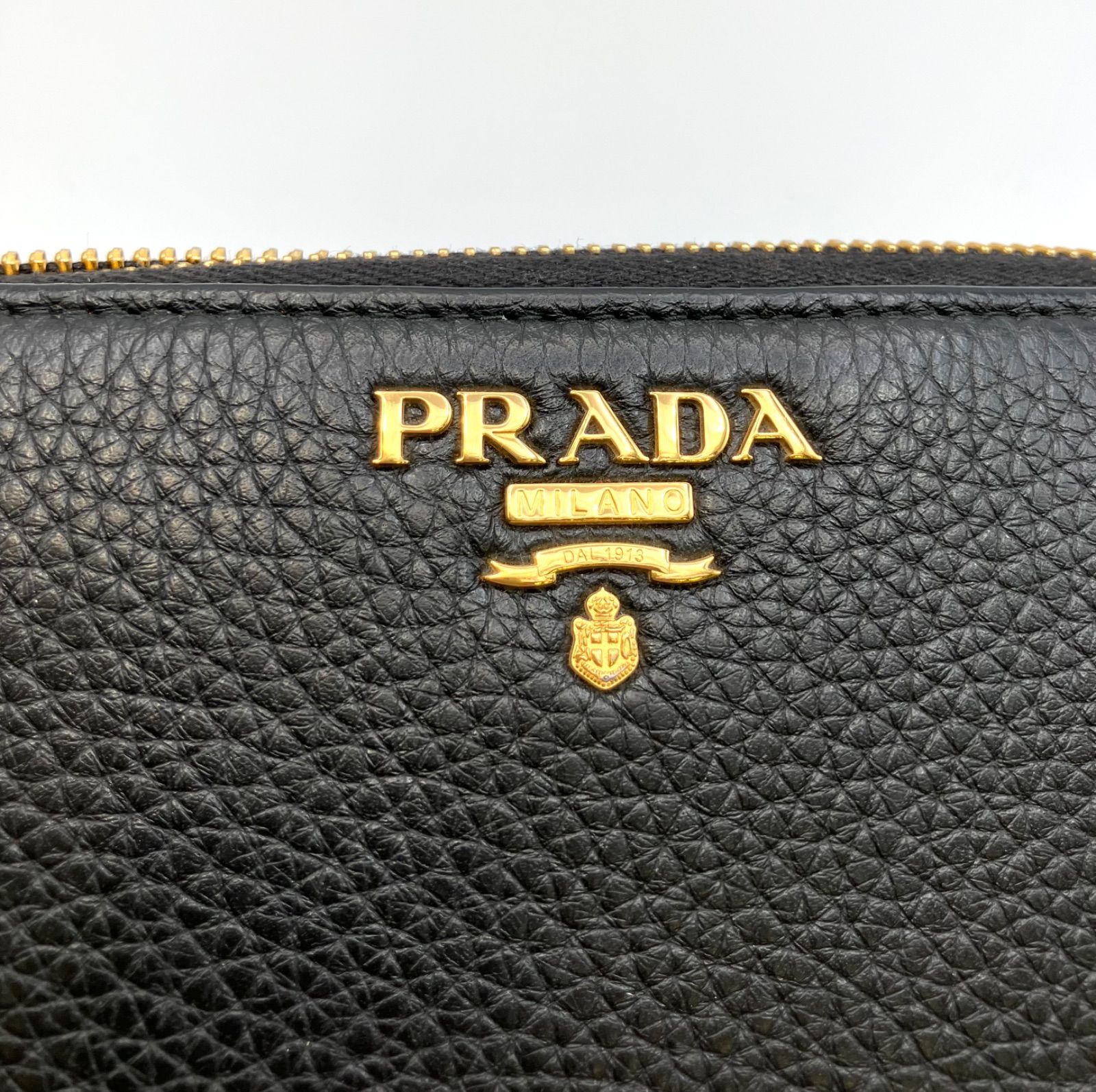 鑑定済み】正規品 プラダ PRADA ラウンドファスナー長財布 型押し  
