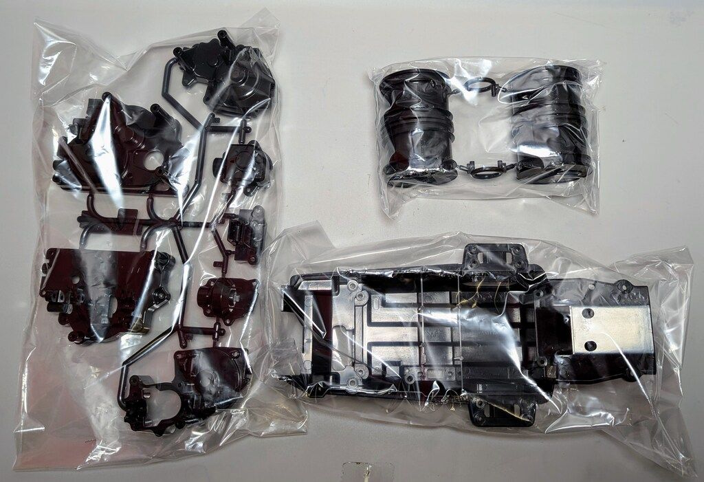 タミヤ電動RC４wdレーシングバギー タミヤ 1/10電動RC4WDレーシングバギー 塗装&カット加工済み