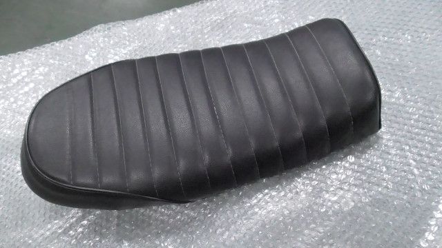 ST250 Eタイプ NJ4AA-103xxx の シート 社外 破れ 1760055823