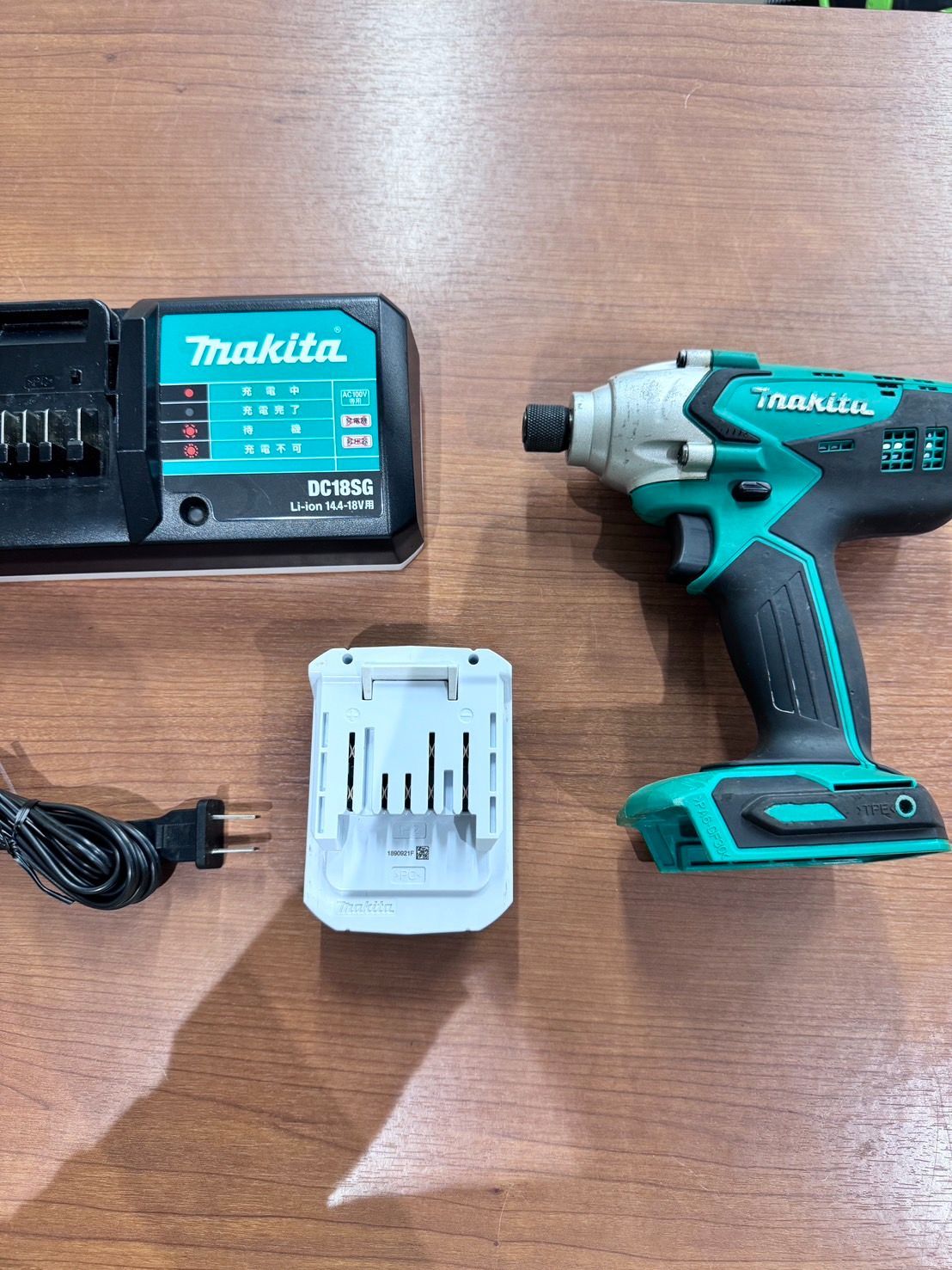 Makita マキタ インパクトドライバー D695D