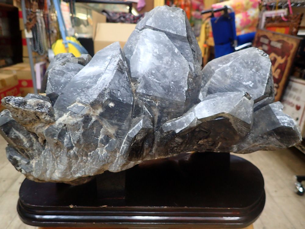 天然石】黒水晶＿特大、希少(12,470g)！ - メルカリ