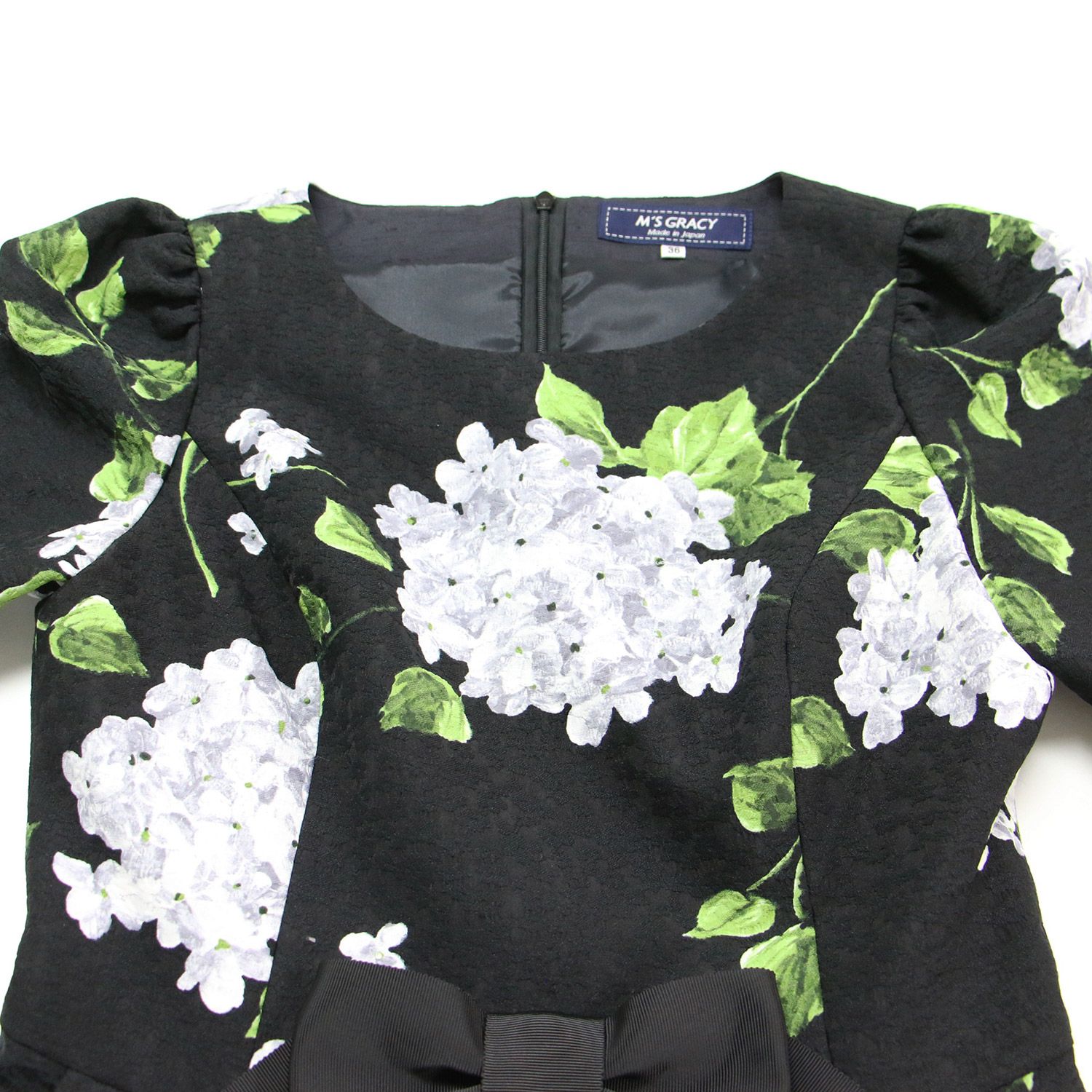 MS GRACY エムズグレイシー ワンピース ブラック系 黒 サイズ:36(S) / 24秋冬 ブーケ柄 ジャガード ドレス / 半袖 ミディ丈 ラウンドネック リボン フラワープリント / トップス / 日本製【レディース】【K4434】 新品】MS GRACY エムズグレイシー ワンピース ブラック系 黒 サイズ:36